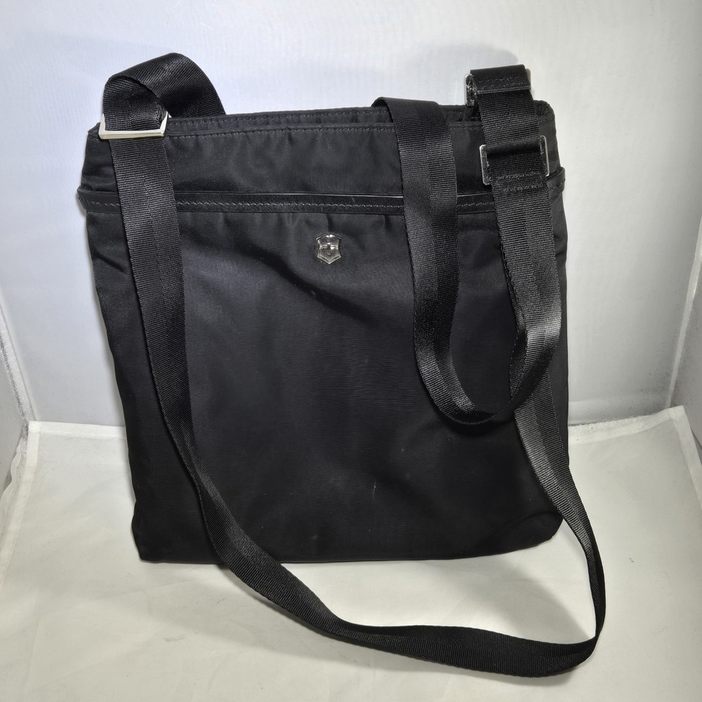 VICTORINOX Victoria 2.0 Slim Shoulder Bag Crossbody Day Bag Black